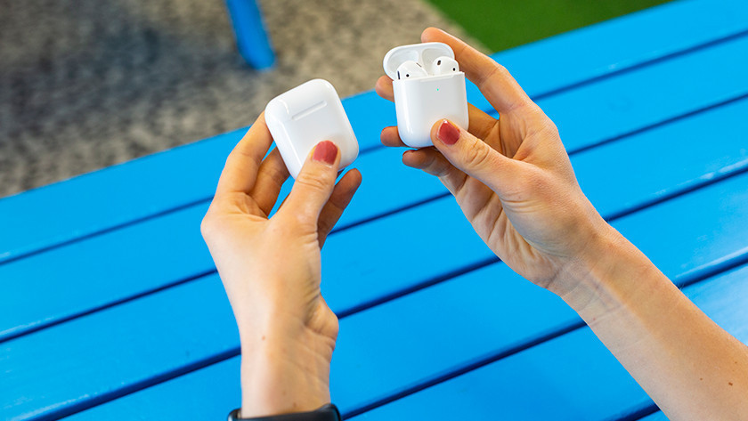 can you connect 2 pairs of airpods to 1 iphone