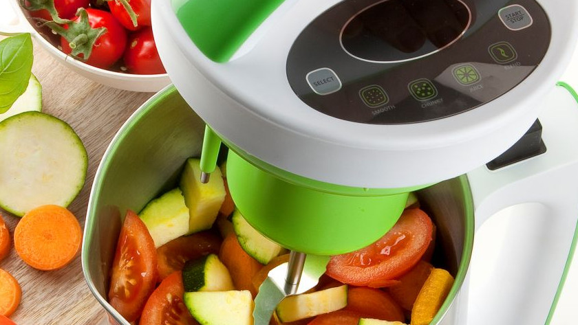Légumes dans un blender chauffant domo