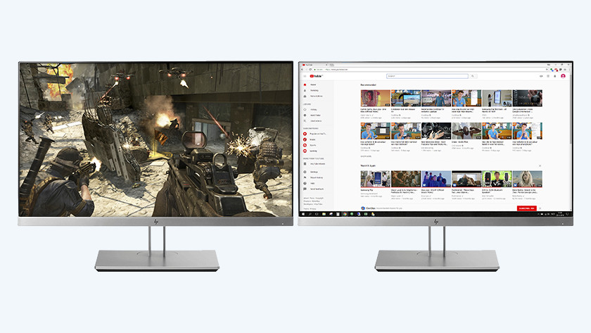 Deux écrans PC gamer côte à côte avec un jeu sur l'un et YouTube en tant que stream sur l'autre