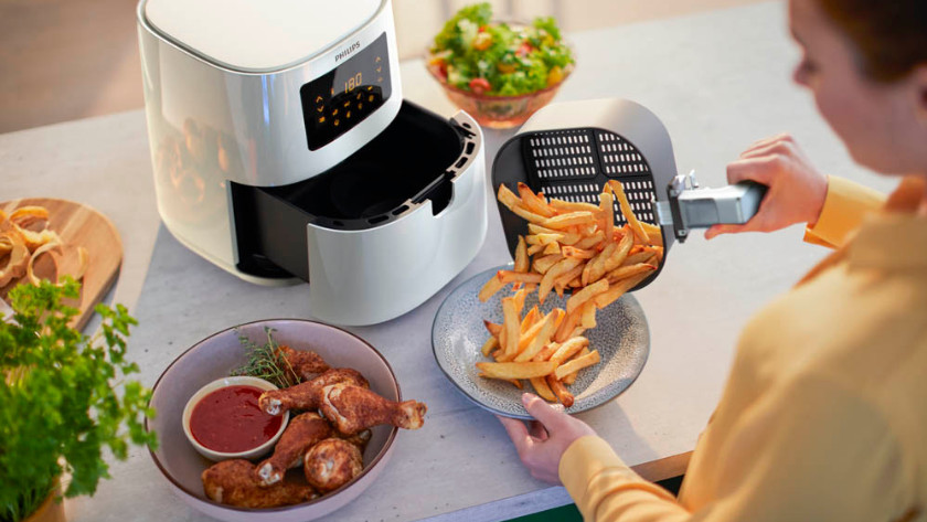 Airfryer avec frites et poulet