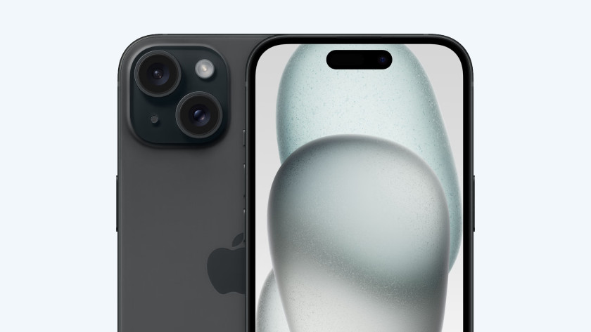iPhone 15 avec objectif standard et objectif zoom