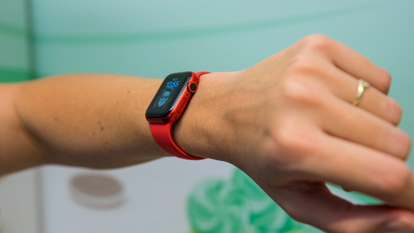 Specialisten review Apple Watch Series 6 - Coolblue - alles voor een  glimlach