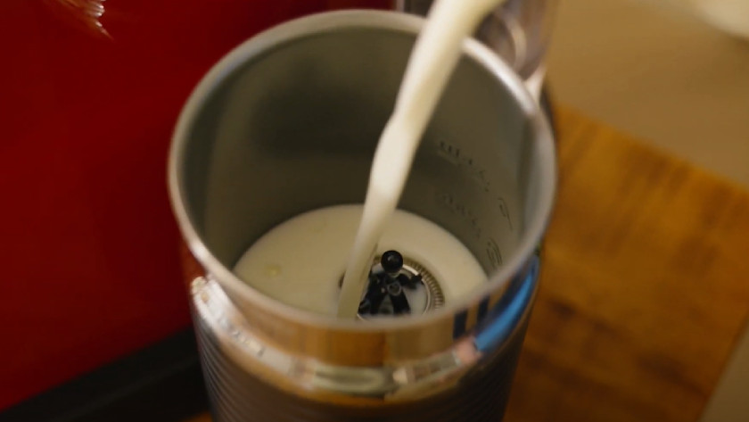 Make cappuccino with a Nespresso