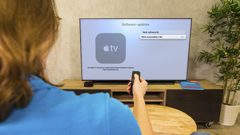 Voor automatisch updaten ga je weer naar 'Systeem' en tik je op 'Werk automatisch bij'