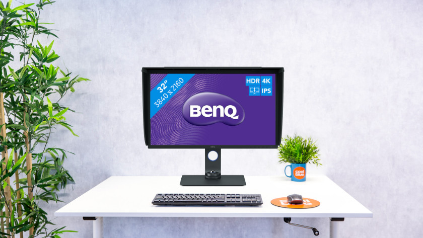 BenQ SW321C sur un bureau