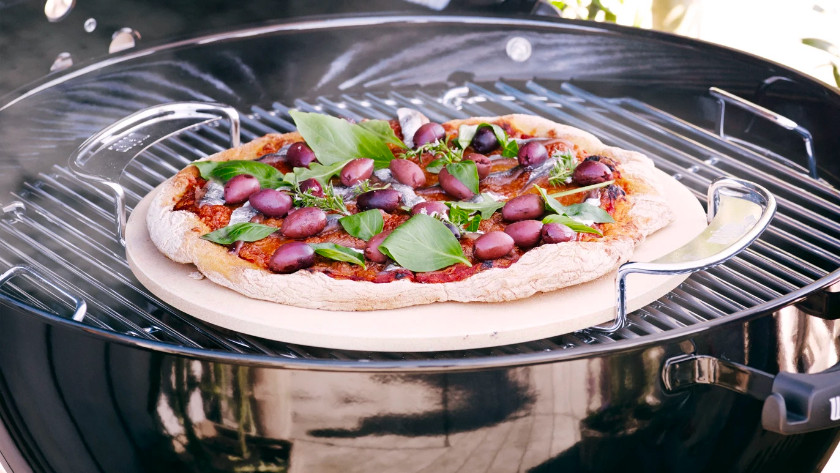 How to use a pizza stone clearance on the grill