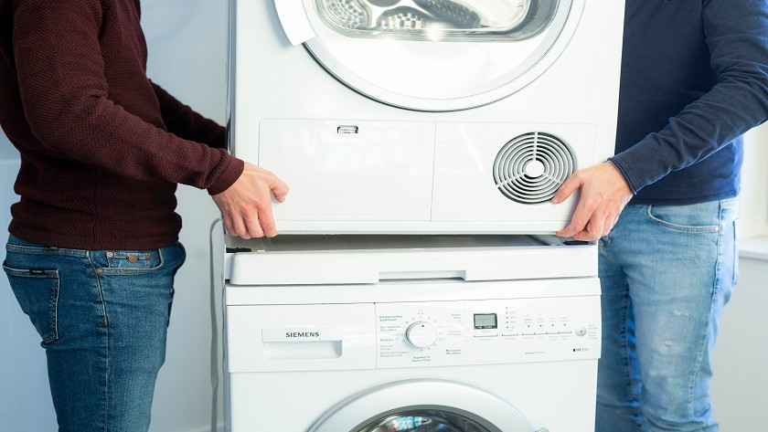Comment fixer un sèche-linge sur une machine à laver