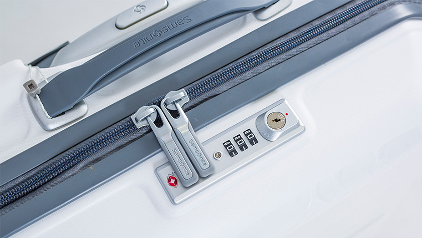 How do you set the TSA lock of your suitcase? - Coolblue - anything for a  smile