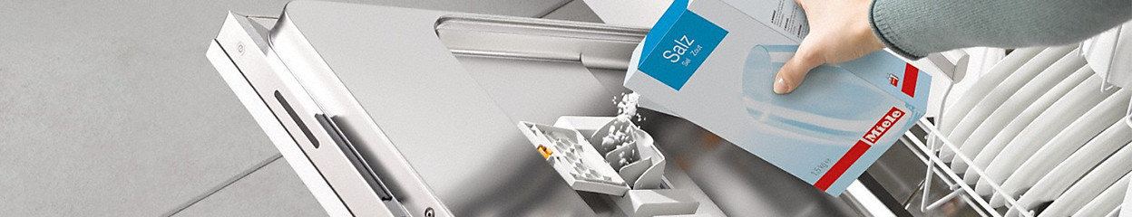 Waarom moet er zout in je vaatwasser?