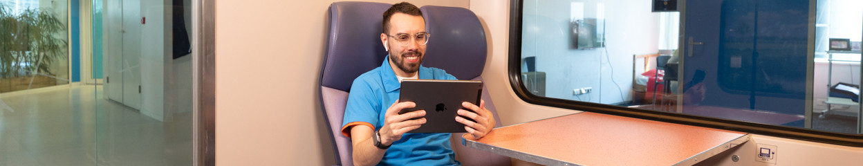 What's the difference between the iPad 4G/5G and the iPad WiFi?