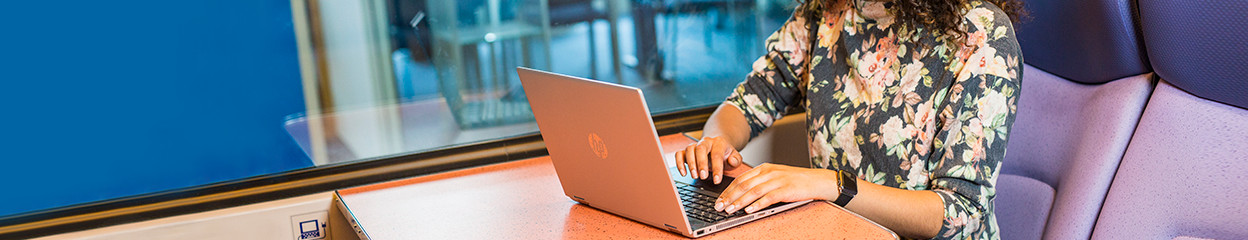 Quelle est la différence entre un PC portable équipé d'un clavier QWERTY et AZERTY ?