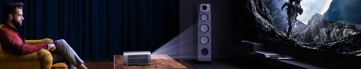 How do I choose the light output of a projector?