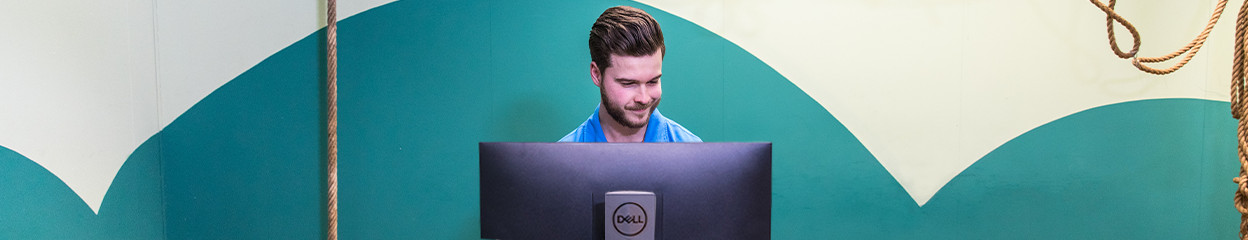 What are the most important specifications when choosing a monitor?