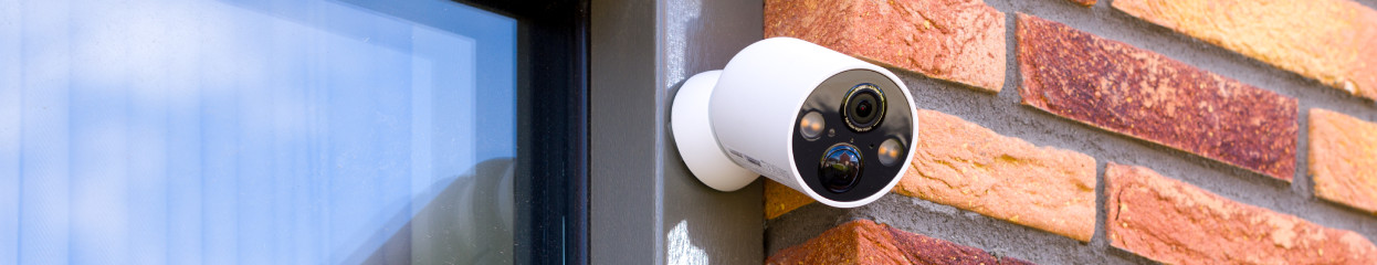 Hoe verschillen een draadloze en een bedrade IP camera?