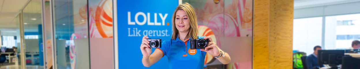 Compare a compact camera to a mirrorless camera