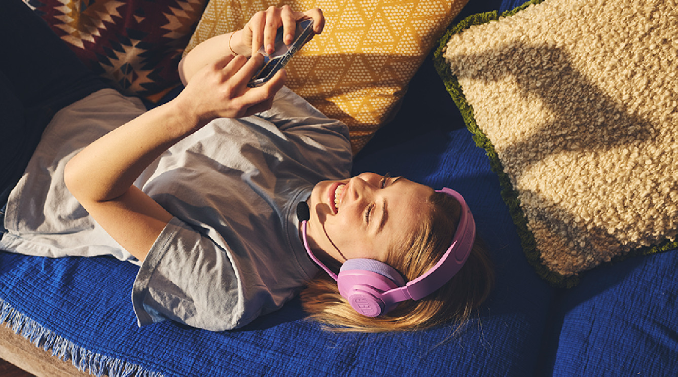 Game wirelessly with the JBL Quantum 360 Wireless