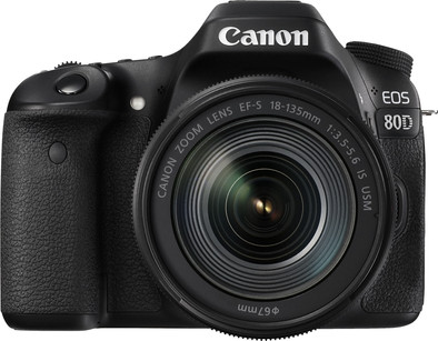 Le produit Canon EOS 80D + 18-135 mm IS USM ne sera plus jamais disponible