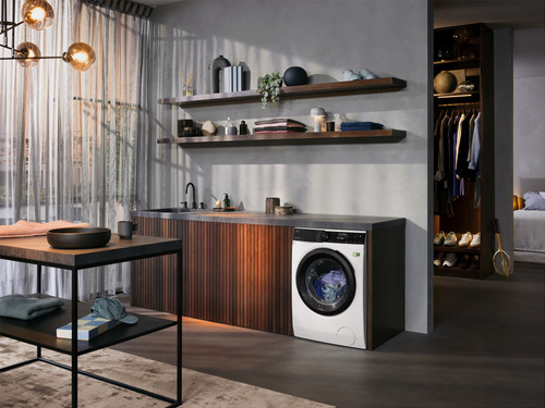 AEG LR86CUC94 PowerCare UniversalDose product in use