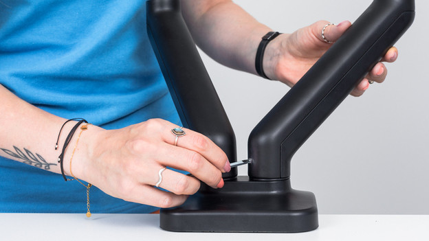 Installeer de zwenkarmen