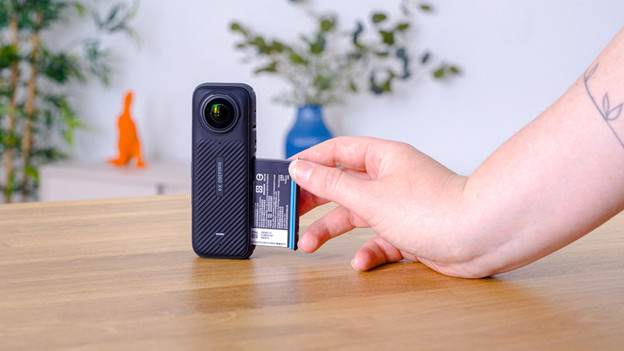 X4: long battery life of 135 minutes