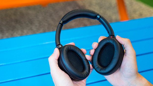 WH-1000XM3: over-ear