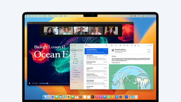 MacBook Air 2024: Space Gray and FaceTime camera