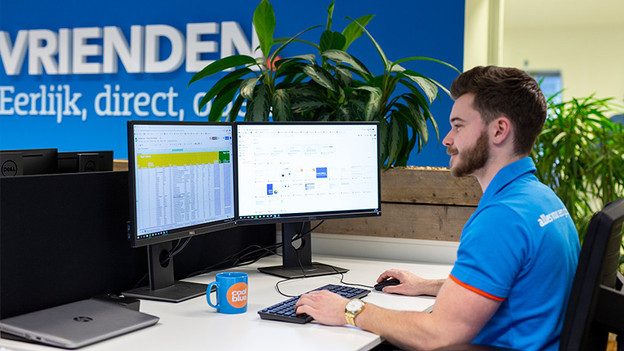 Expert works with 2 24-inch monitors side by side