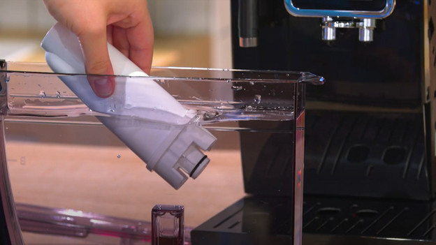 Install the water filter