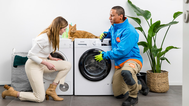 Wasmachine op stenen vloer