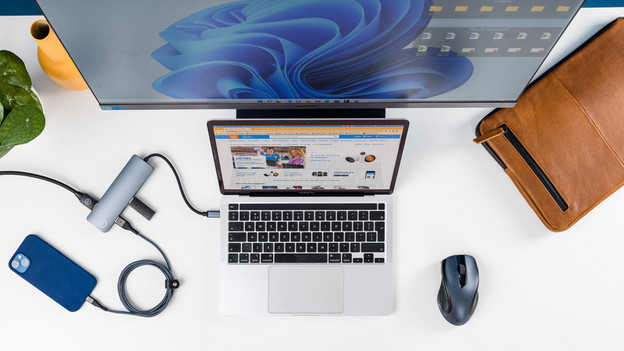 PC portable, écran PC et téléphone