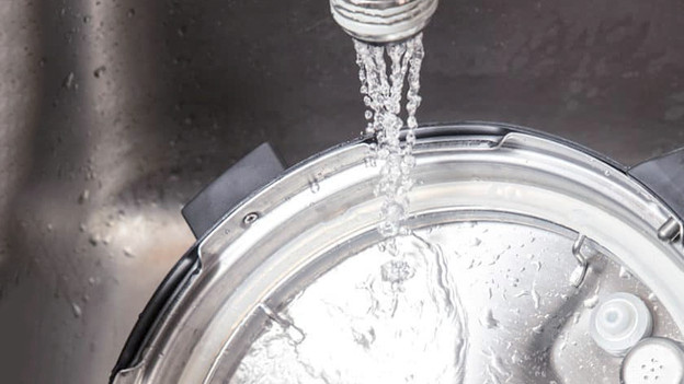 Pressure cooker: hand wash