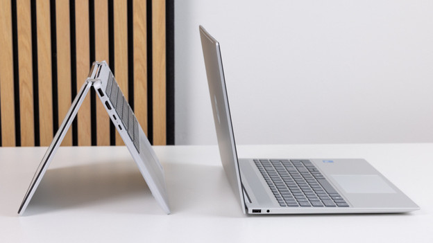 Laptop met scherm in diverse standen.