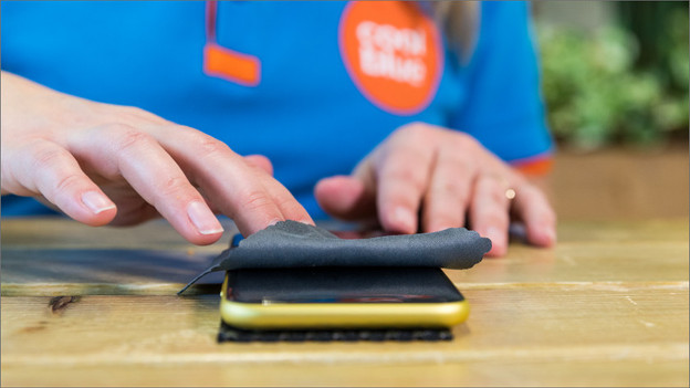 Step 5: press off the last air bubbles