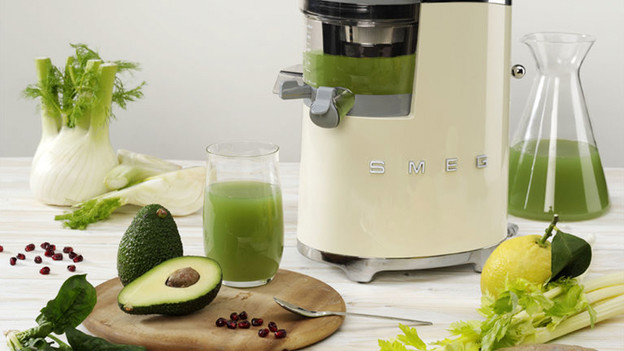 Slow juicer: all kinds of fruit, vegetables, nuts, and wheat grass