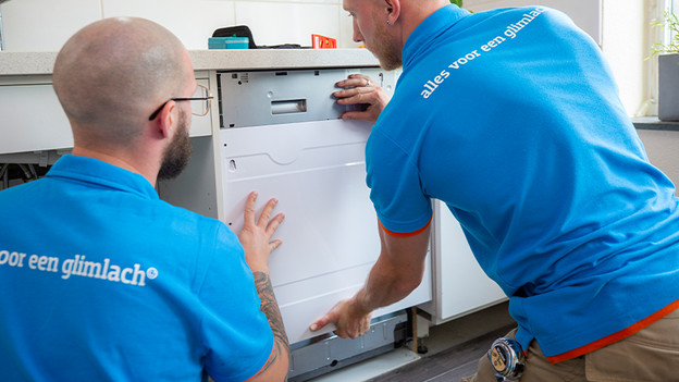 De eerste keer opent de deur moeilijk