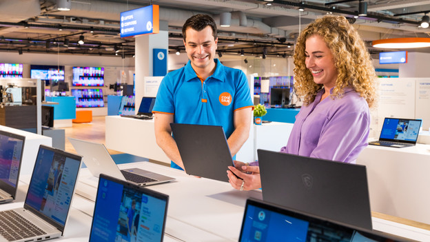 Regarder les PC portables en magasin