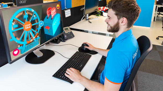 Figure out which eye is dominant for duo setup monitors