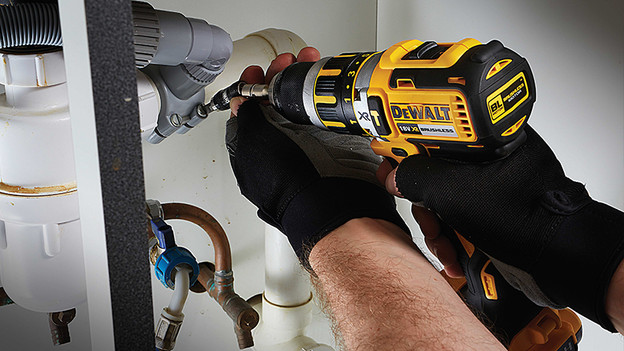 Travaux de vissage légers : perceuse-visseuse