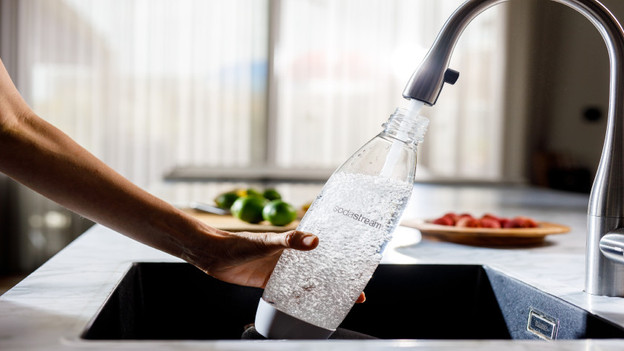 Fill SodaStream bottle