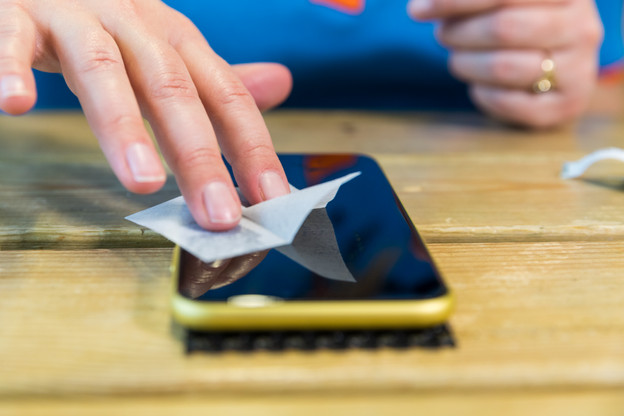 Clean screen with wet cloth