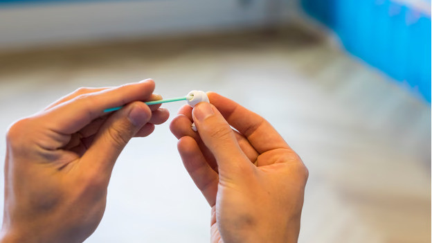 Tip 1: clean your earbuds with a cotton swab