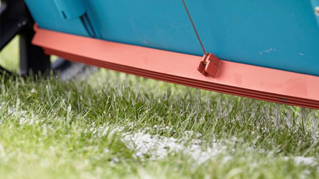 Fertilizing the lawn