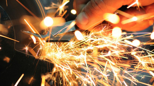 Sharpen hedge trimmers