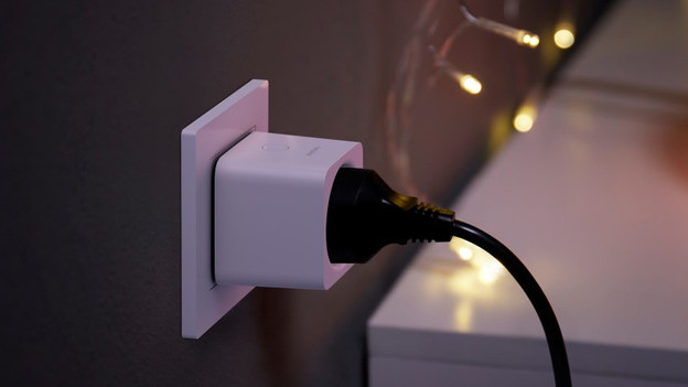 Smart plug in socket