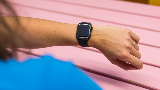 Apple Watch SE fall detection