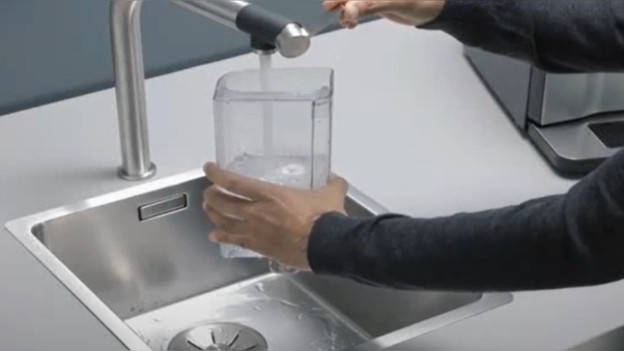 rincer le réservoir d'eau