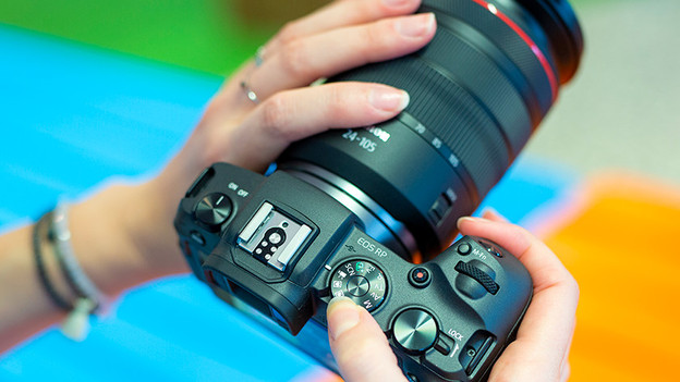 I want a mirrorless camera for sports photography