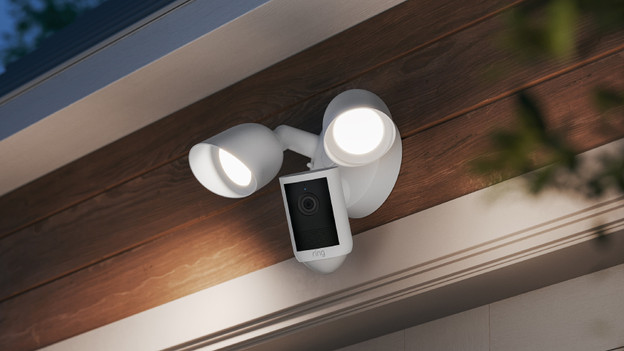 Floodlight camera