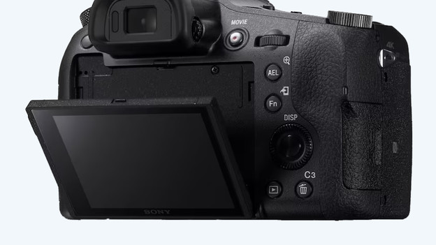 Sony Cybershot DSC-RX10 IV: sturdy grip