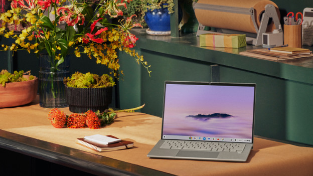Een Chromebook op een tafel